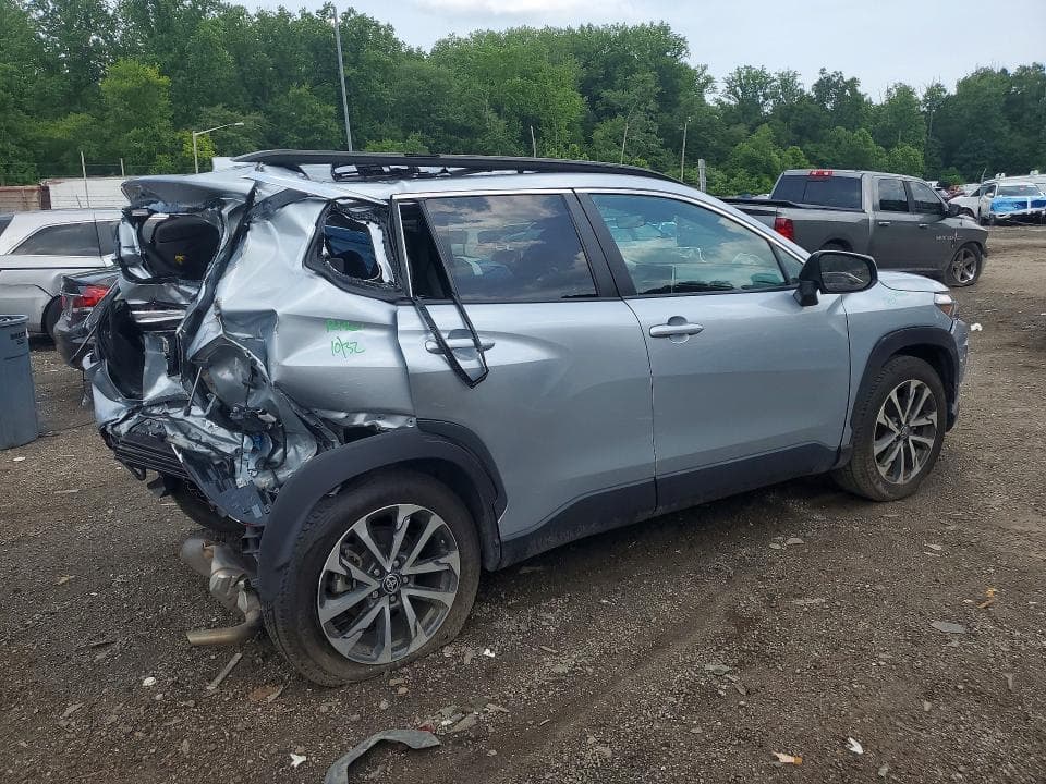 2023 TOYOTA COROLLA CROSS XLE 3