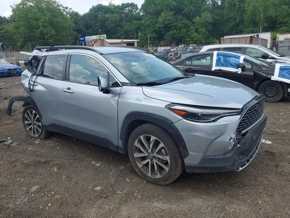 2023 TOYOTA COROLLA CROSS XLE 4