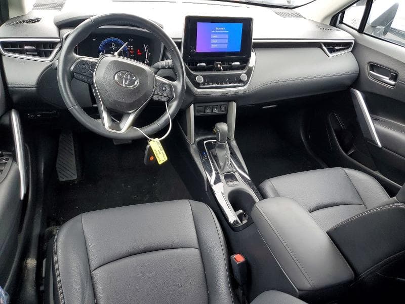2023 TOYOTA COROLLA CROSS XLE 8