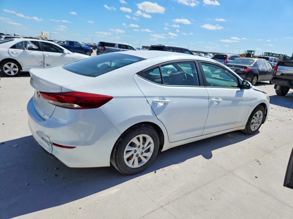 2018 HYUNDAI ELANTRA SE 3