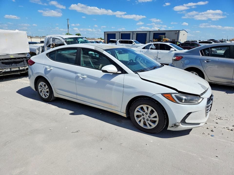 2018 HYUNDAI ELANTRA SE 4