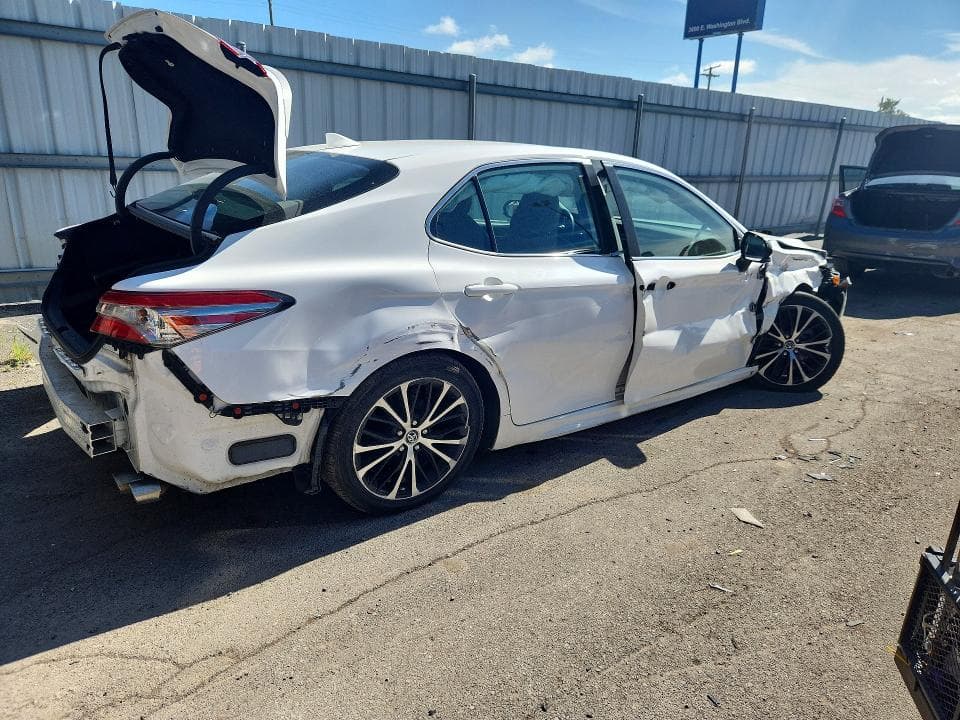 2019 TOYOTA CAMRY SE 3