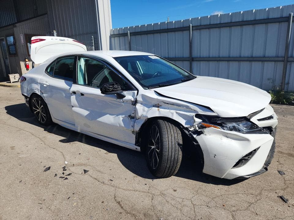 2019 TOYOTA CAMRY SE 4