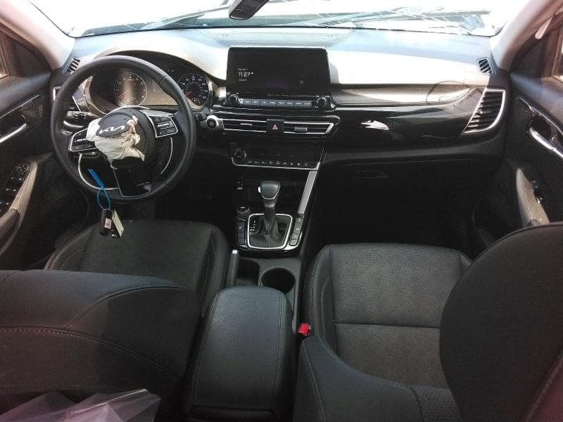 2023 KIA SELTOS EX 8