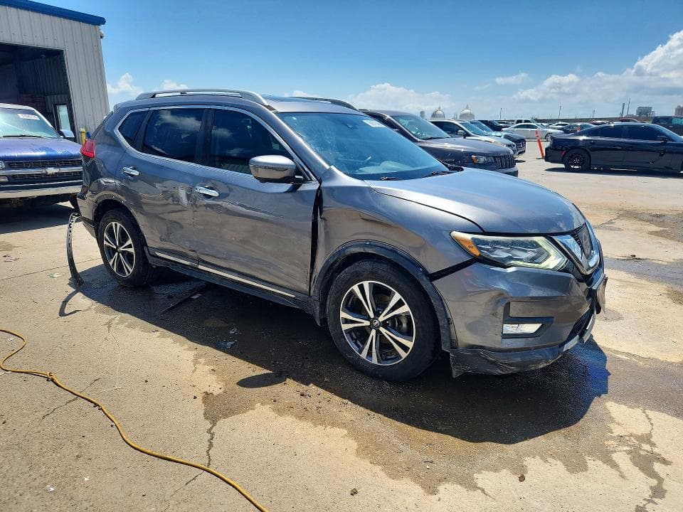 2017 NISSAN ROGUE SL 4