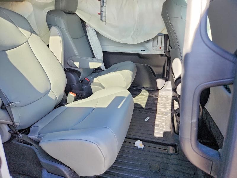2026 TOYOTA SIENNA XLE 7-PASSENGER XLE 7-PASSENGER 11