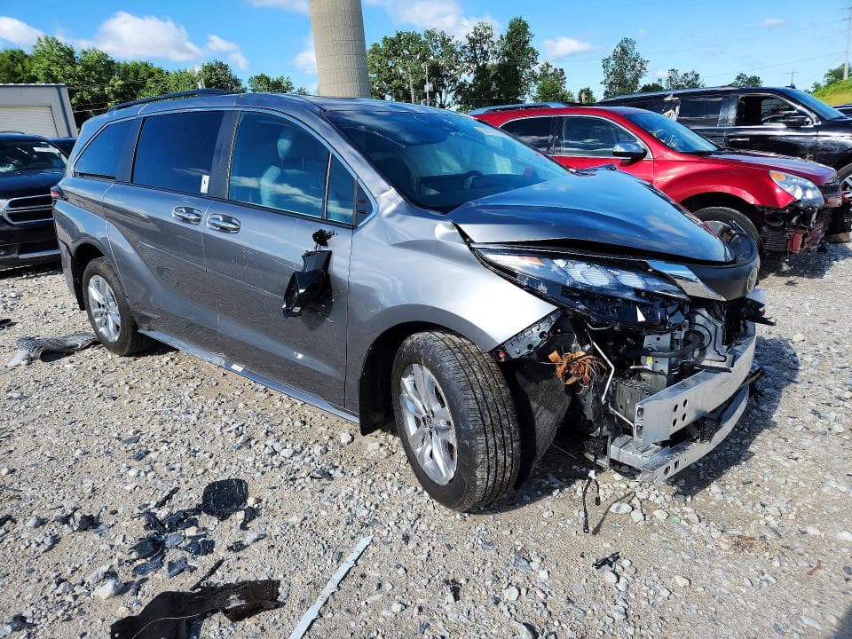 2026 TOYOTA SIENNA XLE 7-PASSENGER XLE 7-PASSENGER 4