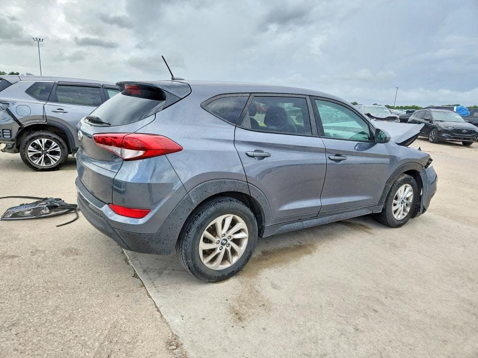 2017 HYUNDAI TUCSON SE 3