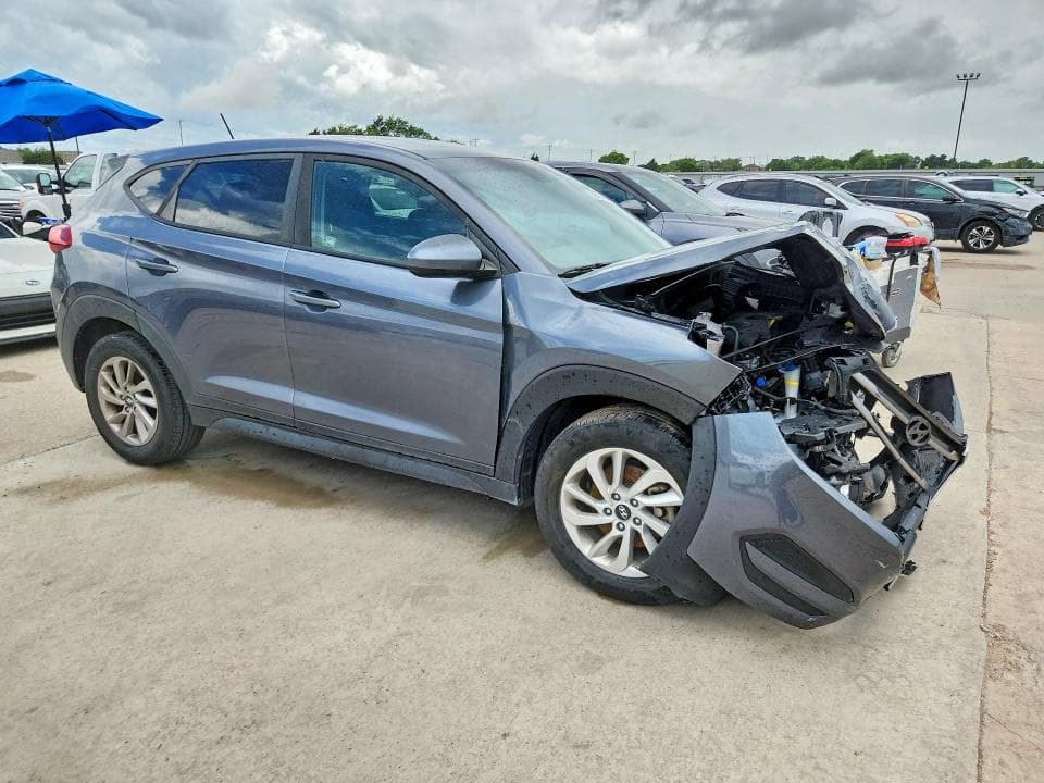 2017 HYUNDAI TUCSON SE 4