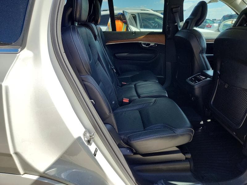 2017 VOLVO XC90 T6 11