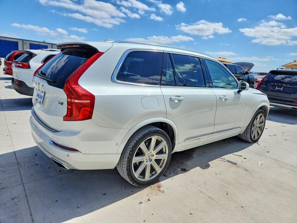 2017 VOLVO XC90 T6 3
