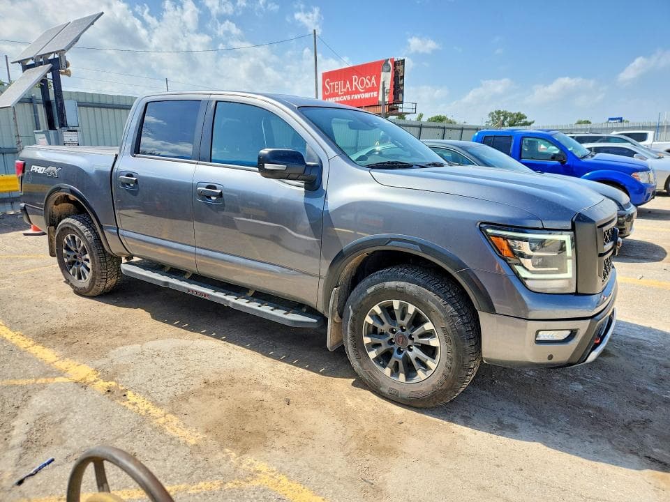 2024 NISSAN TITAN PRO-4X 4