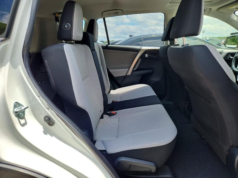 2018 TOYOTA RAV4 XLE 11