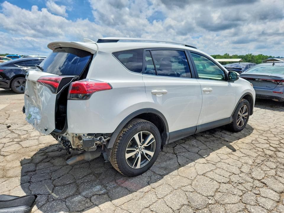 2018 TOYOTA RAV4 XLE 3