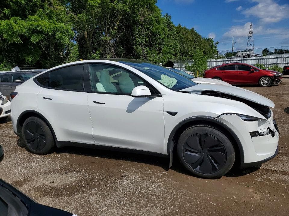 2026 TESLA MODEL Y 4