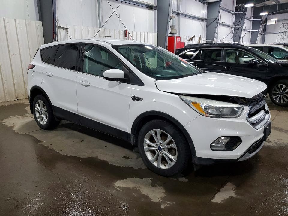 2017 FORD ESCAPE SE 4