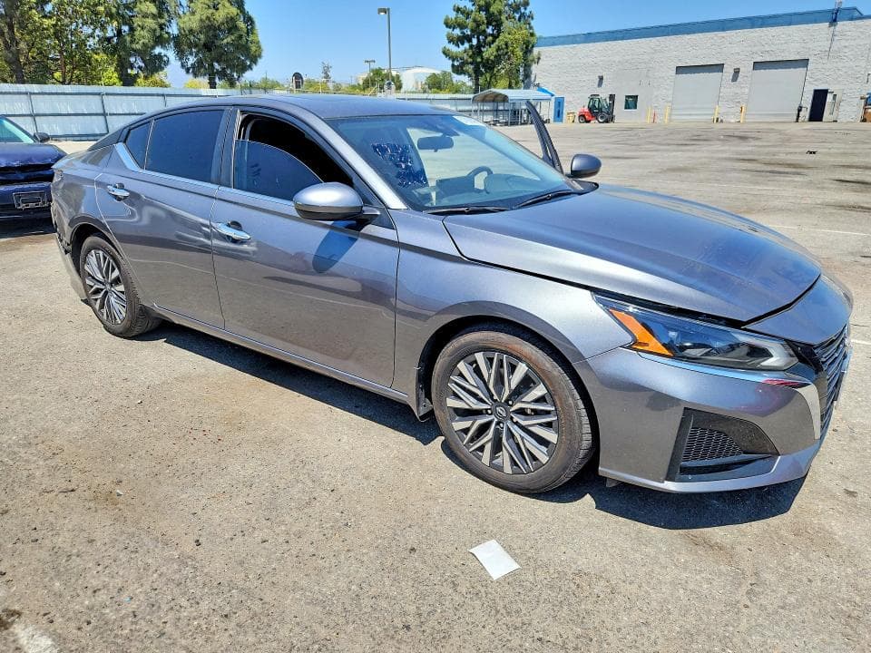 2023 NISSAN ALTIMA SV 4