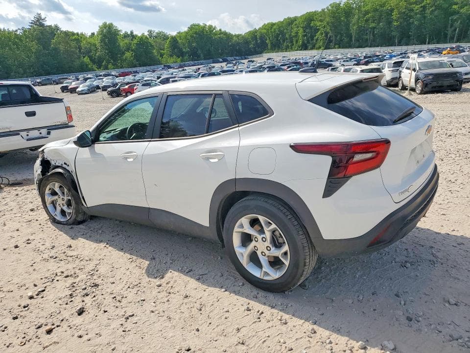 2025 CHEVROLET TRAX LS 2