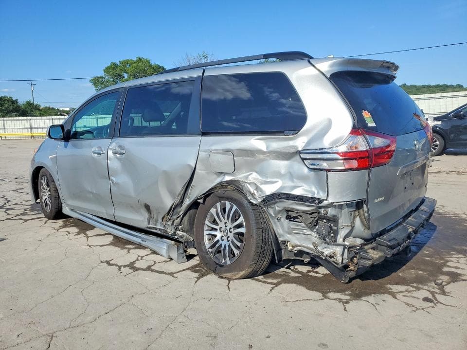 2019 TOYOTA SIENNA XLE PREMIUM 8-PASSENGER 2