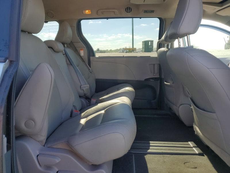 2019 TOYOTA SIENNA XLE PREMIUM 8-PASSENGER 11