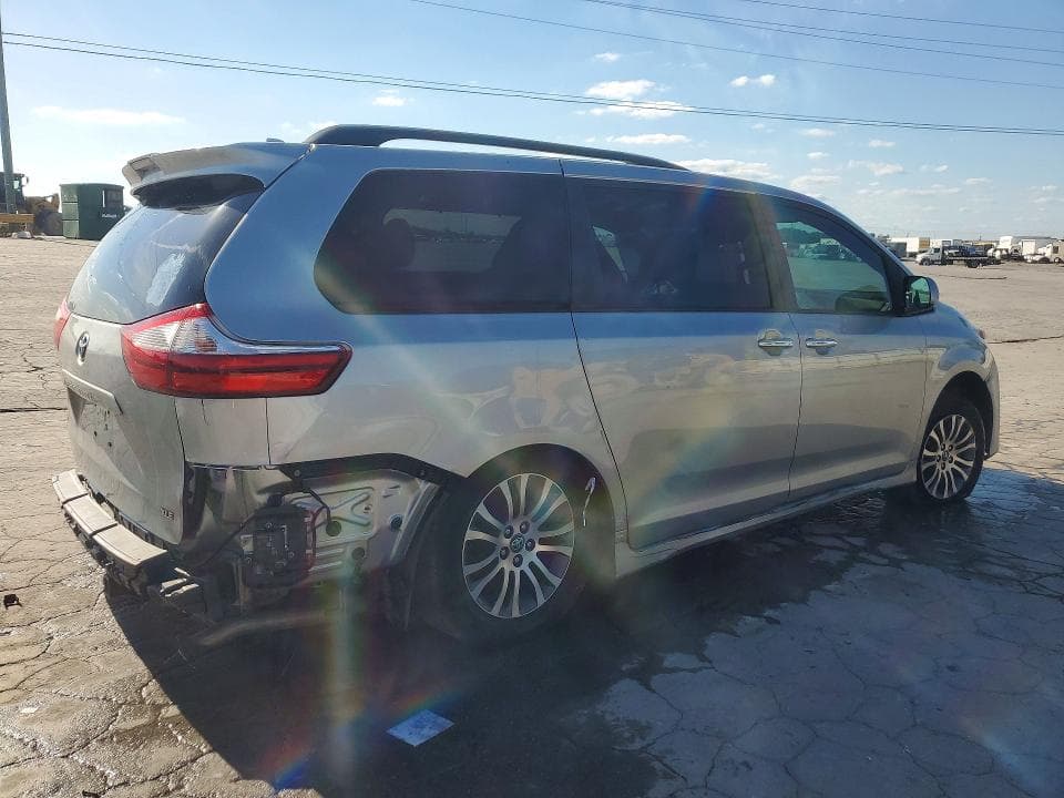 2019 TOYOTA SIENNA XLE PREMIUM 8-PASSENGER 3