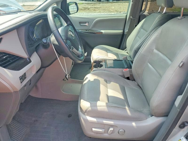 2019 TOYOTA SIENNA XLE PREMIUM 8-PASSENGER 7