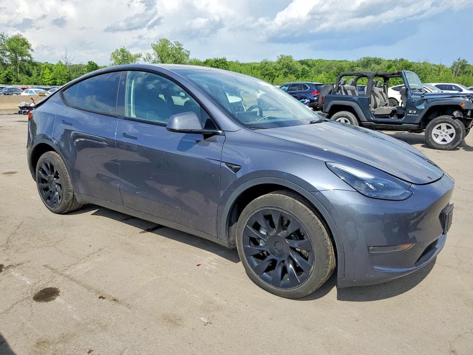 2023 TESLA MODEL Y 4