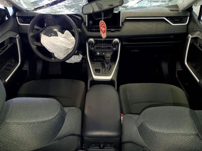 2024 TOYOTA RAV4 LE 8