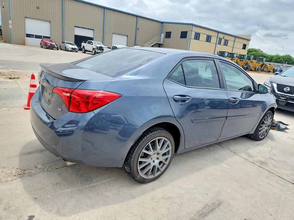 2017 TOYOTA COROLLA SE 3