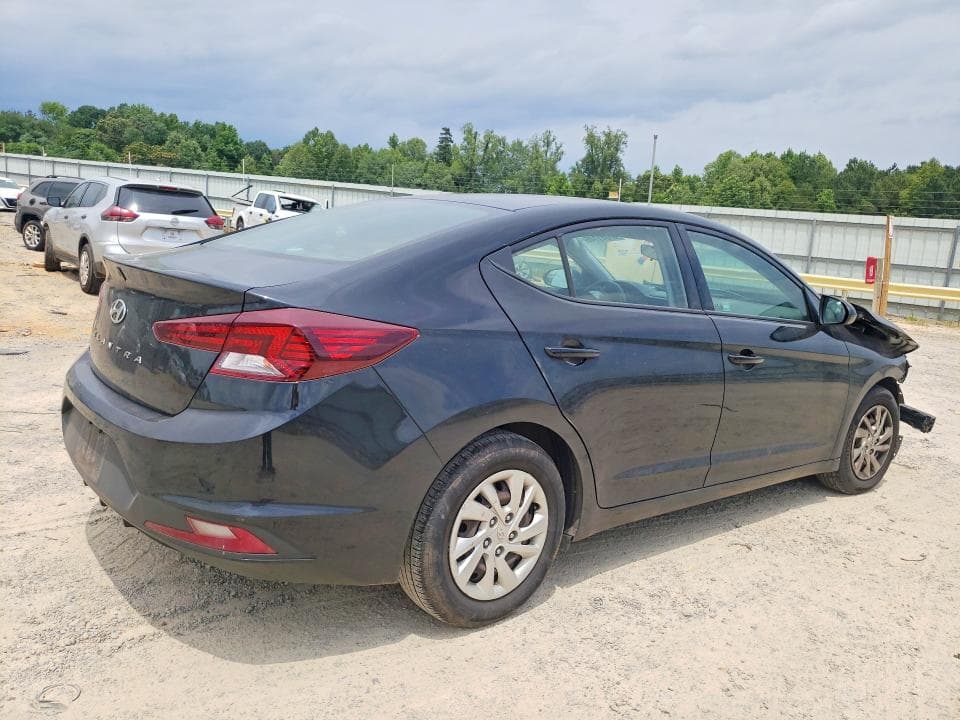 2019 HYUNDAI ELANTRA SE 3