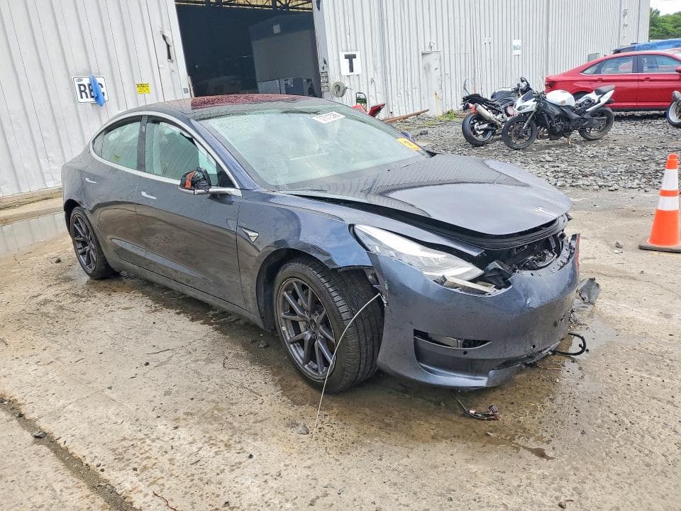 2018 TESLA MODEL 3 4