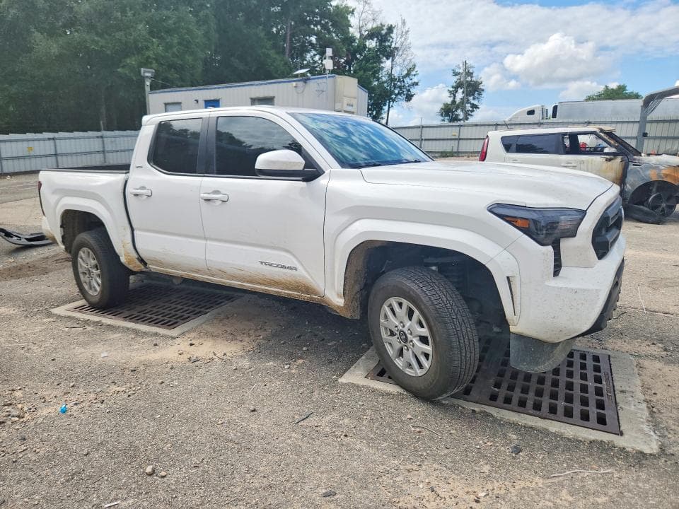 2025 TOYOTA TACOMA 4