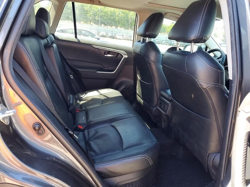 2022 TOYOTA RAV4 XLE 11