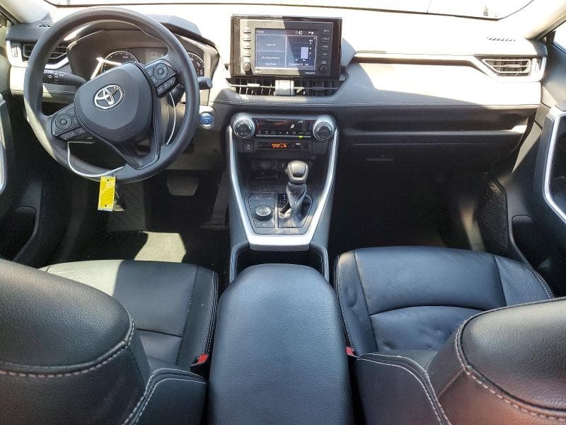 2022 TOYOTA RAV4 XLE 8