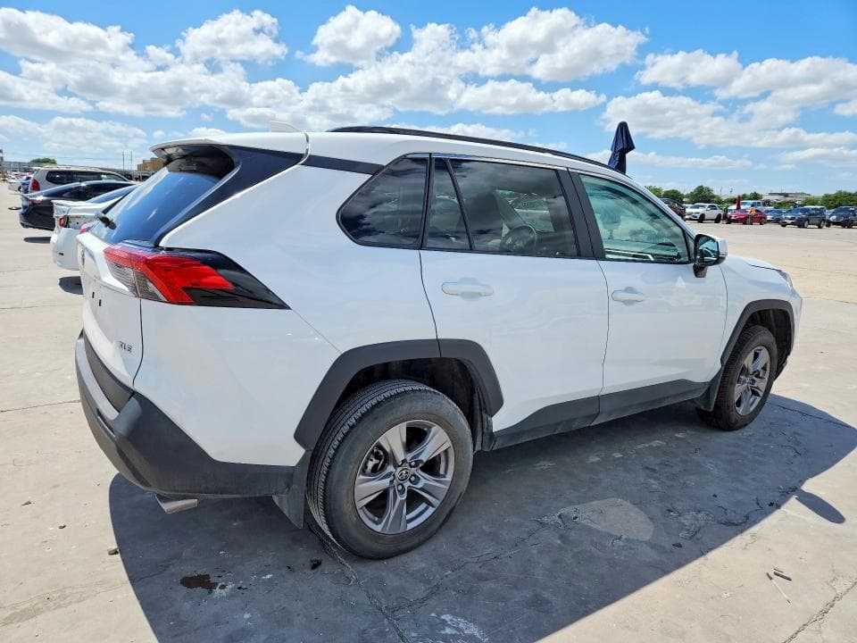 2024 TOYOTA RAV4 XLE XLE 3
