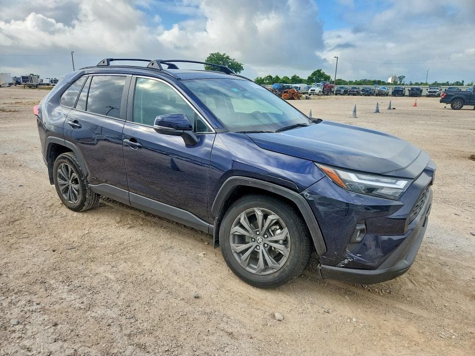 2024 TOYOTA RAV4 XLE PREMIUM 4