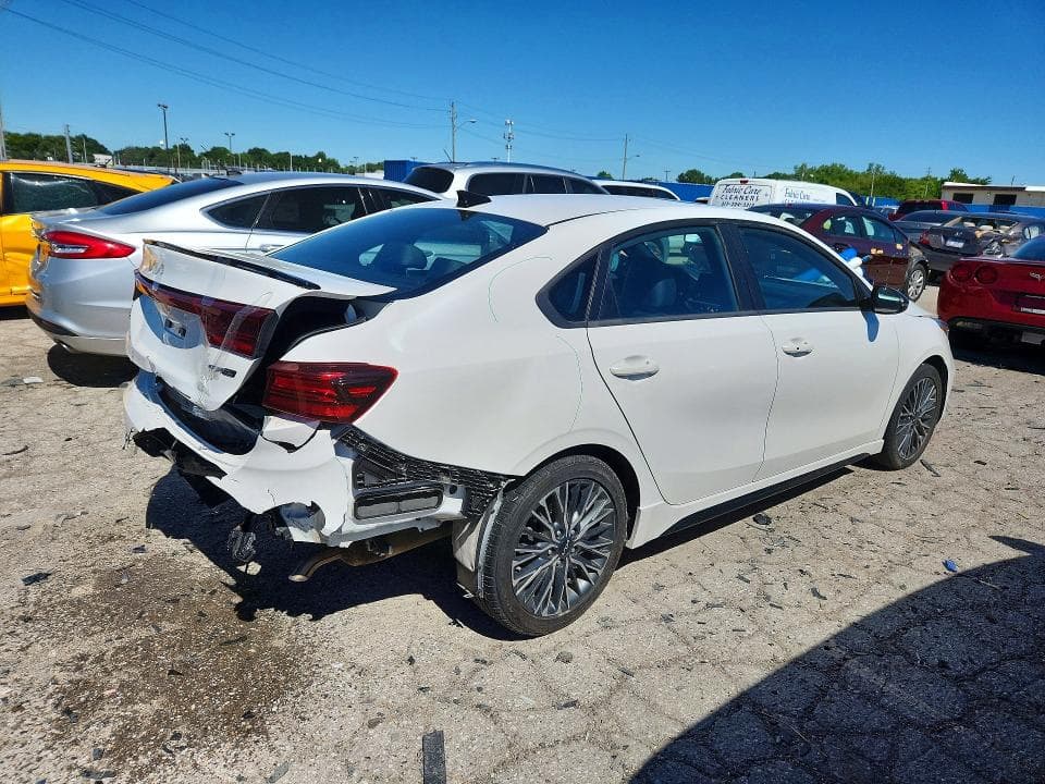 2023 KIA FORTE GT LINE 3