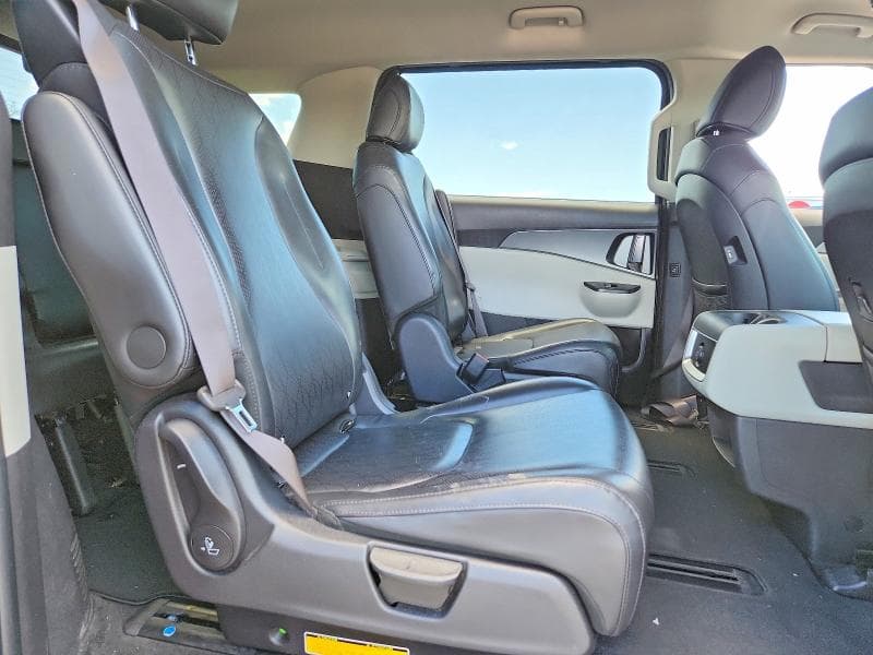 2022 KIA CARNIVAL LX 11
