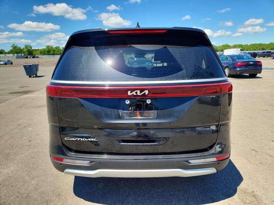 2022 KIA CARNIVAL LX 6