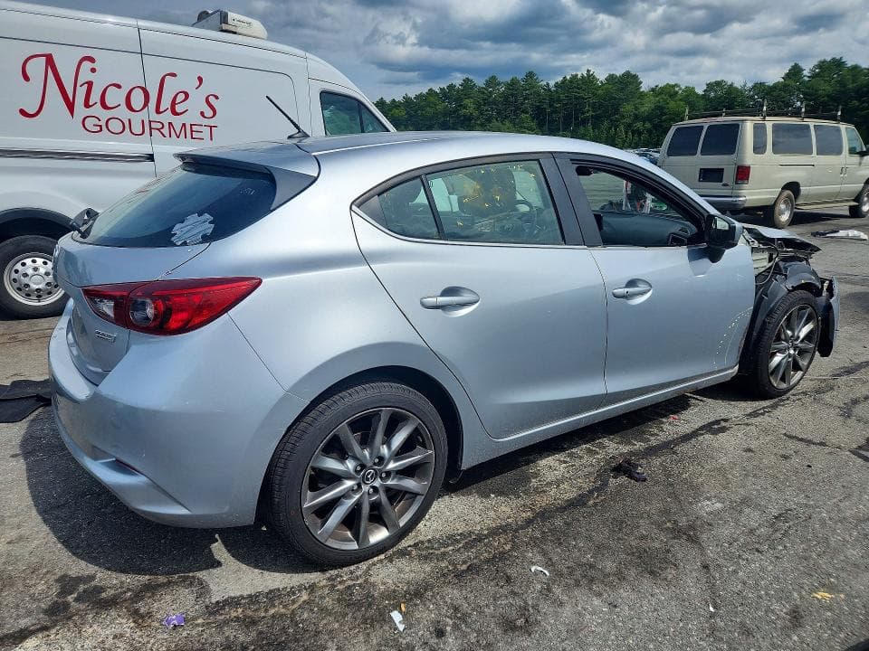 2018 MAZDA 3 TOURING 3