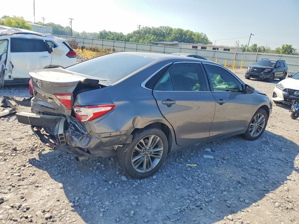 2017 TOYOTA CAMRY SE 3
