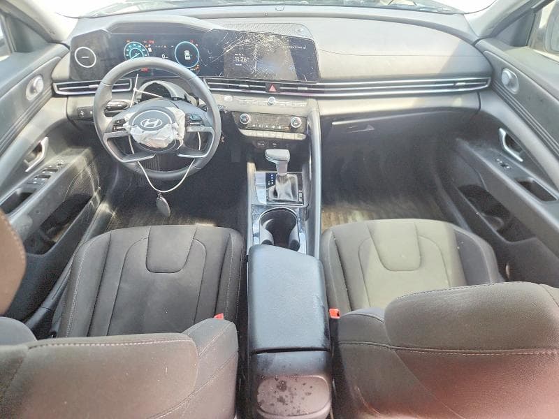 2024 HYUNDAI ELANTRA SEL SEL 8