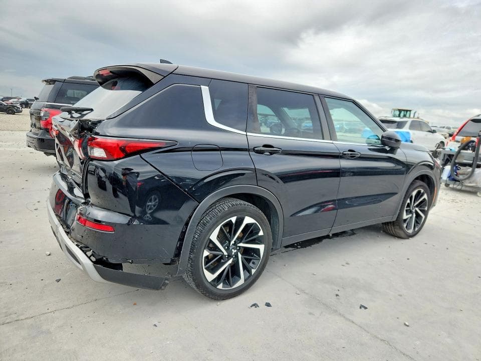 2022 MITSUBISHI OUTLANDER SE 3