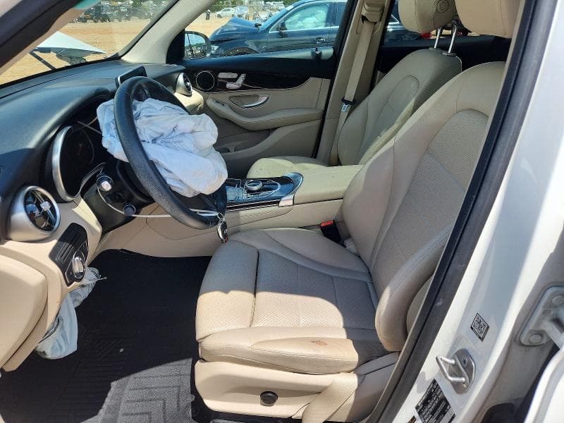 2019 MERCEDES-BENZ GLC 300 7