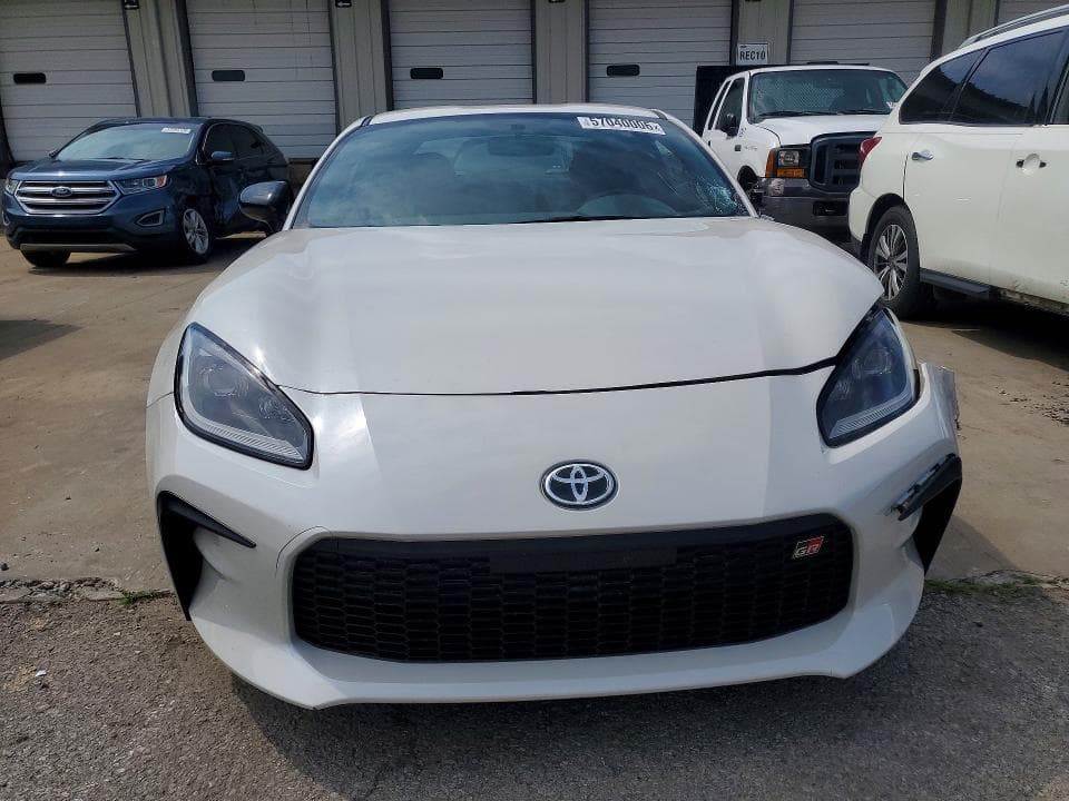 2025 TOYOTA GR86 BASE 5