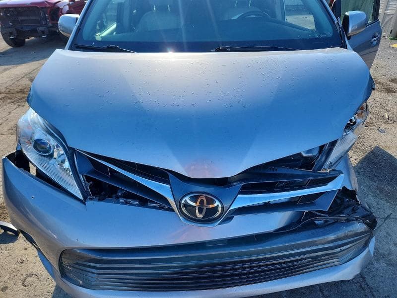 2018 TOYOTA SIENNA XLE 7-PASSENGER 12