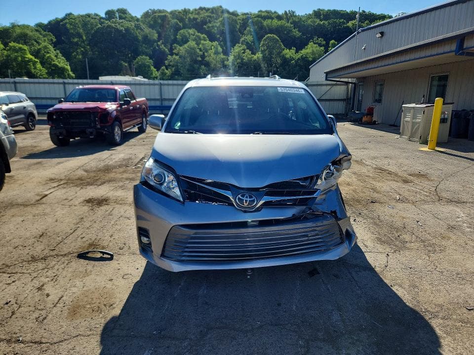 2018 TOYOTA SIENNA XLE 7-PASSENGER 5