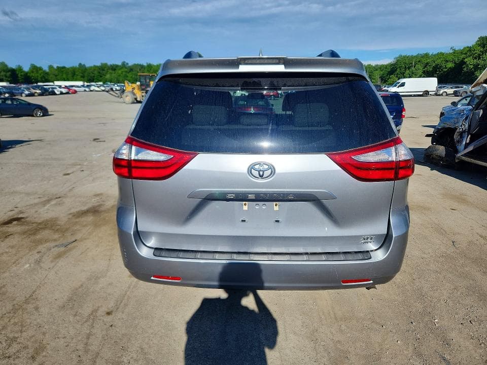 2018 TOYOTA SIENNA XLE 7-PASSENGER 6