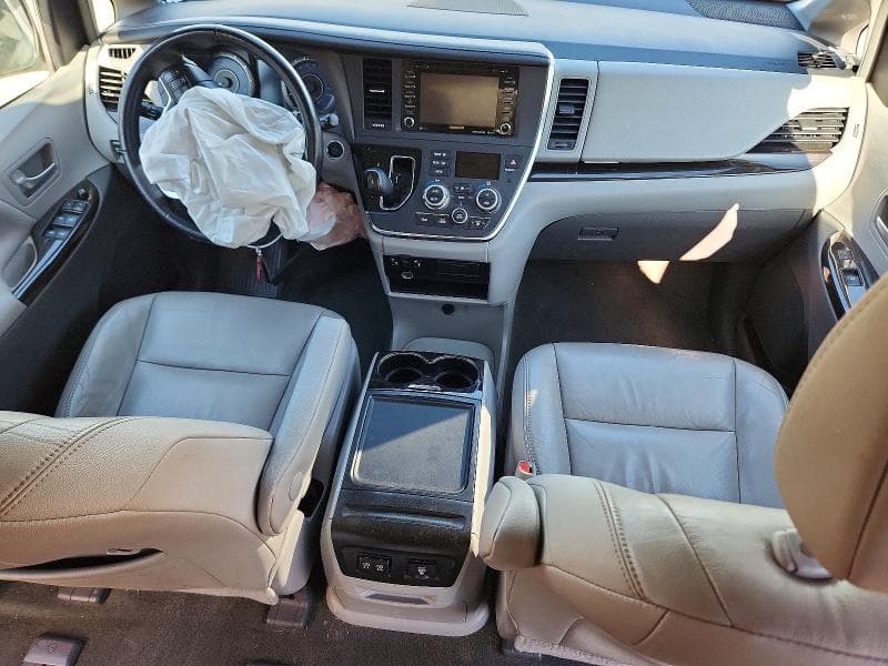2018 TOYOTA SIENNA XLE 7-PASSENGER 8