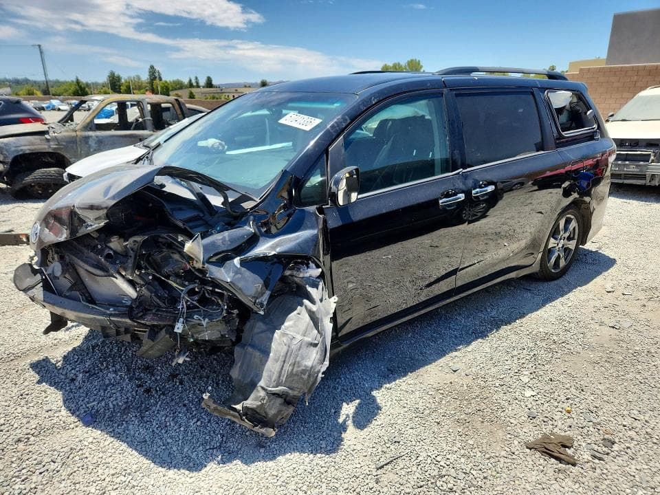 2017 TOYOTA SIENNA SE - 1